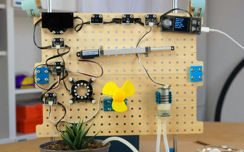 Breadboard-free.jpg__PID:825255eb-6395-4fd3-95fe-d974750988ac