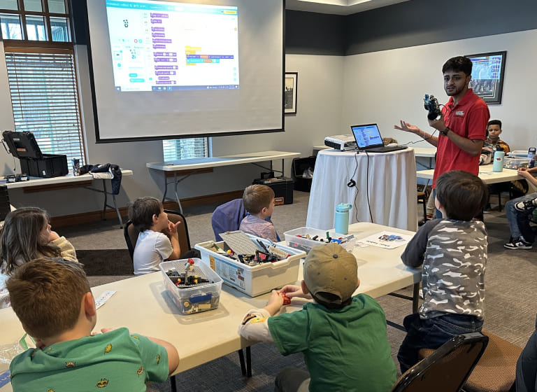 classroom_step2.jpg__PID:c3243f23-5599-4d15-b7e1-2799442446a4