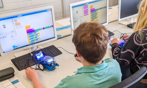 Coding is as Easy as Blocks Building.jpg__PID:6620d6be-9c1b-4285-aff2-407376a75673